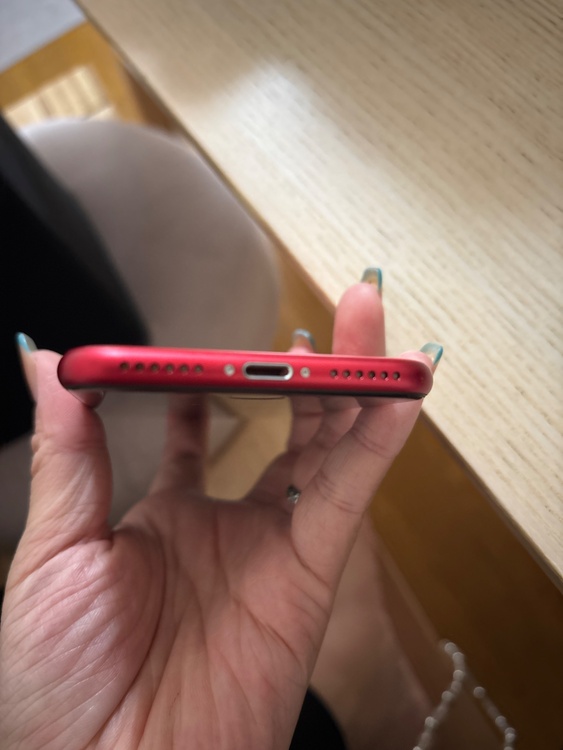 iPhone SE (第 2 世代) 64GB au（スマホ）の商品画像 - 査定依頼日：2026年4月29日 - 最高査定価格：10,000円