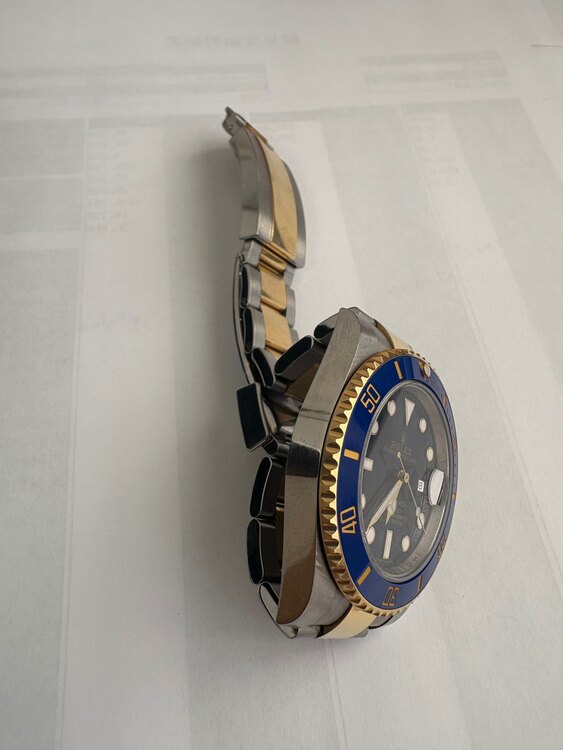 ロレックス サブマリーナー 116613Lb（高級時計）の商品画像 - 査定依頼日：2025年2月13日 - 最高査定価格：3,100,000円