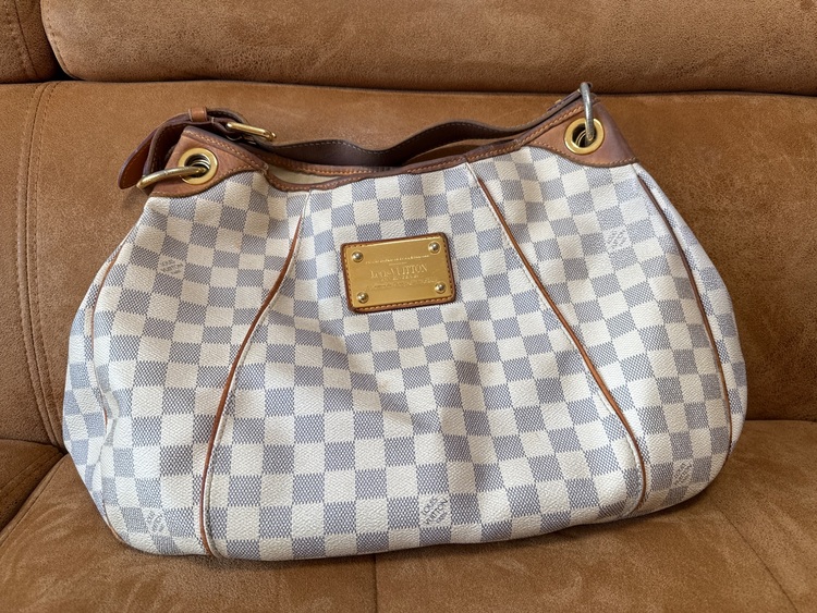 ガリエラPM ダミエ・アズール ワンショルダーバッグ ホワイト（ブランドバッグ）の商品画像 - 査定依頼日：2025年7月9日 - 最高査定価格：50,000円