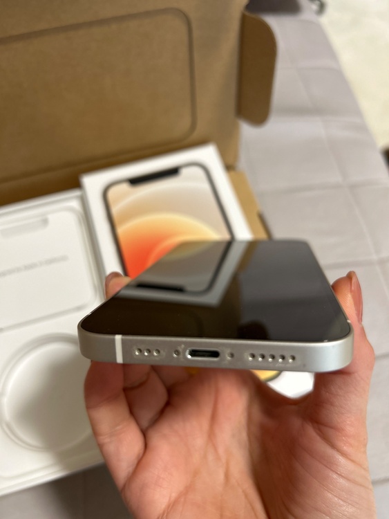 iPhone 12 64GB SIMフリー（スマホ）の商品画像 - 査定依頼日：2026年3月13日 - 最高査定価格：24,000円