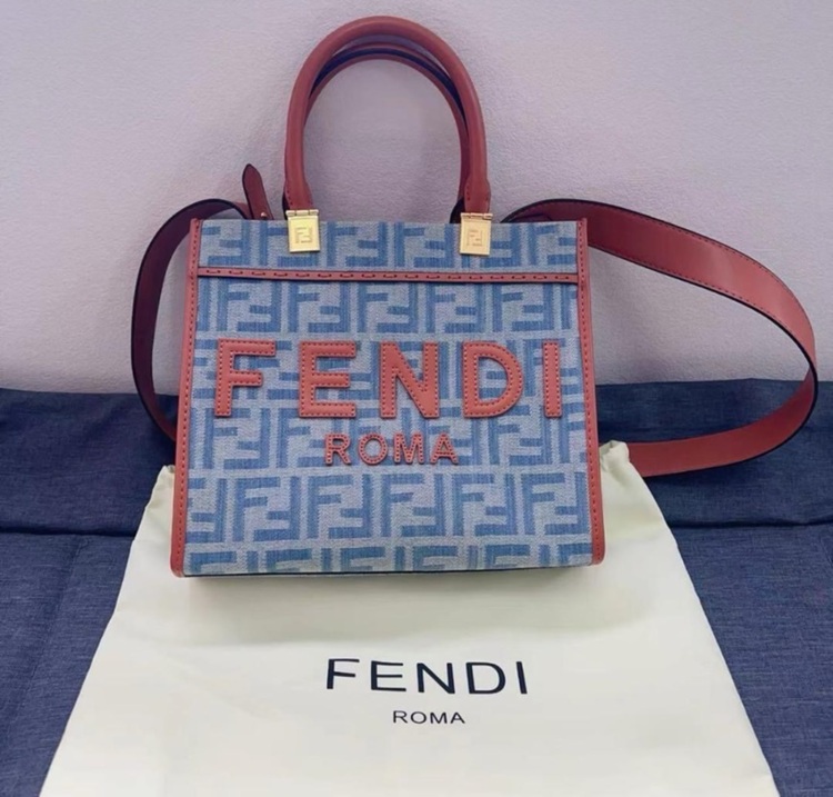 フェンディ  （ブランドバッグ）の商品画像 - 査定依頼日：2025年8月15日 - 最高査定価格：185,000円