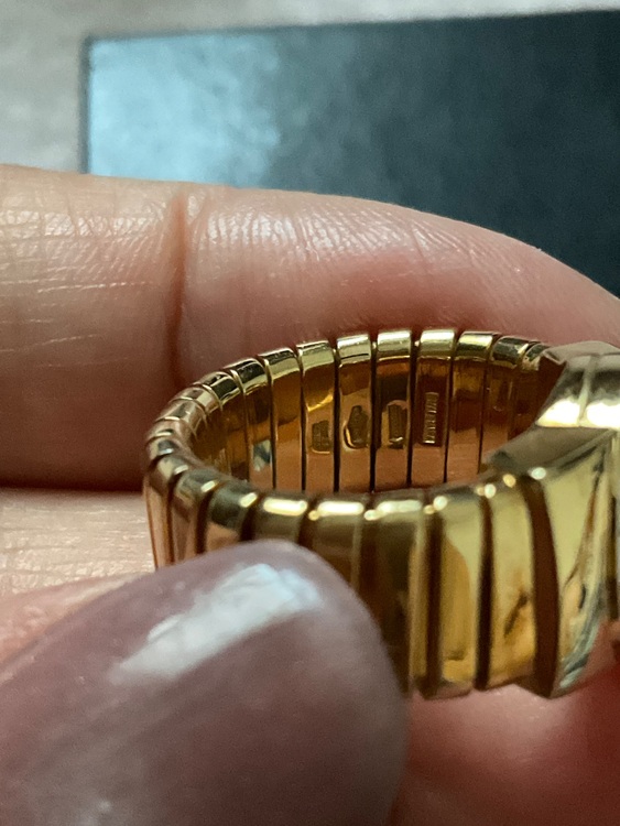 ブルガリ　ブルガリブルガリリング　トゥボガス　オニキス　750 YG（金・貴金属）の商品画像 - 査定依頼日：2025年10月17日 - 最高査定価格：290,000円