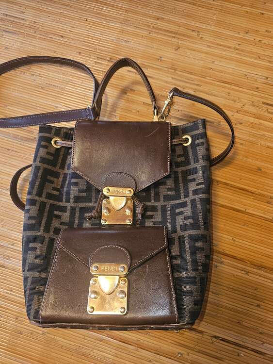 フェンディ  （ブランドバッグ）の商品画像 - 査定依頼日：2025年2月13日 - 最高査定価格：70,000円