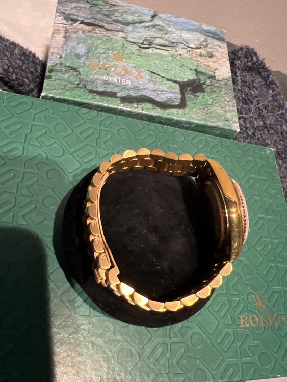 ロレックス デイデイト 915211（高級時計）の商品画像 - 査定依頼日：2025年3月13日 - 最高査定価格：2,600,000円