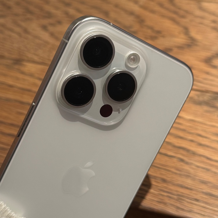 iPhone iPhone 15 Pro 256GB au（スマホ）の商品画像 - 査定依頼日：2026年10月3日 - 最高査定価格：92,000円