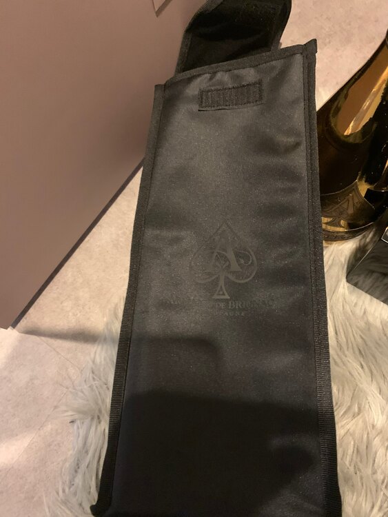 シャンパン アルマン・ド・ブリニャック （お酒）の商品画像 - 査定依頼日：2025年2月20日 - 最高査定価格：27,000円