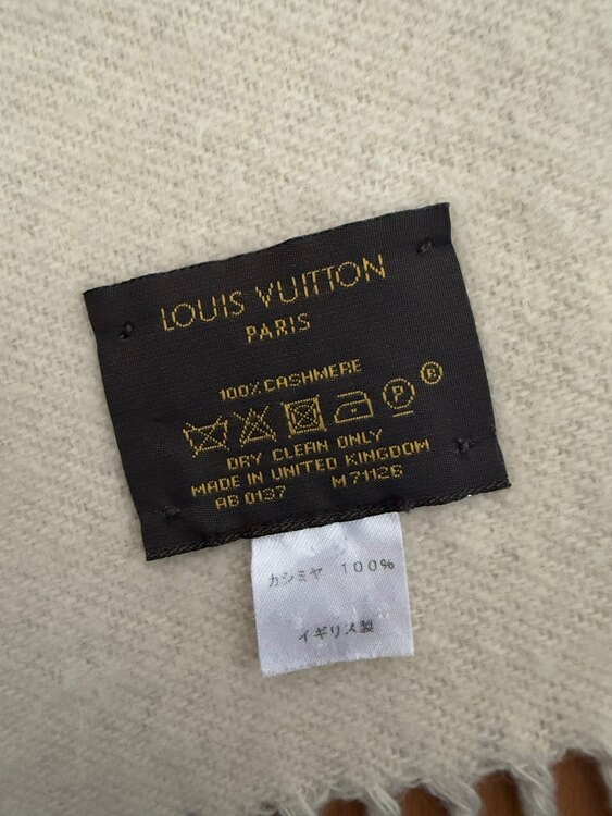 マフラー（古着・ファッション）の商品画像 - 査定依頼日：2025年2月20日 - 最高査定価格：50,000円