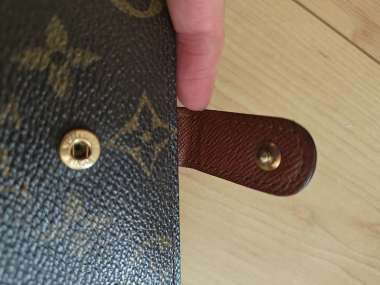 モノグラム2つ折り財布（ブランド財布・小物）の商品画像 - 査定依頼日：2025年8月28日 - 最高査定価格：10,000円