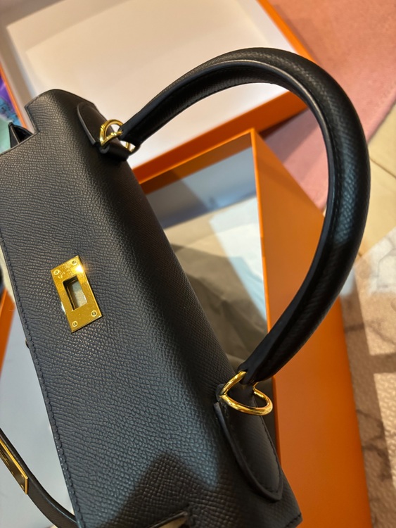 ケリー28（ブランドバッグ）の商品画像 - 査定依頼日：2025年6月6日 - 最高査定価格：2,950,000円