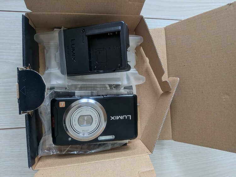 Panasonic LUMIX デジタルカメラ（カメラ）の商品画像 - 査定依頼日：2026年6月27日 - 最高査定価格：2,100円