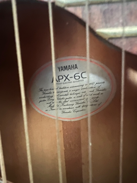YAMAHA APX-6C（ピアノ・楽器・PA機材）の商品画像 - 査定依頼日：2026年7月4日 - 最高査定価格：3,000円