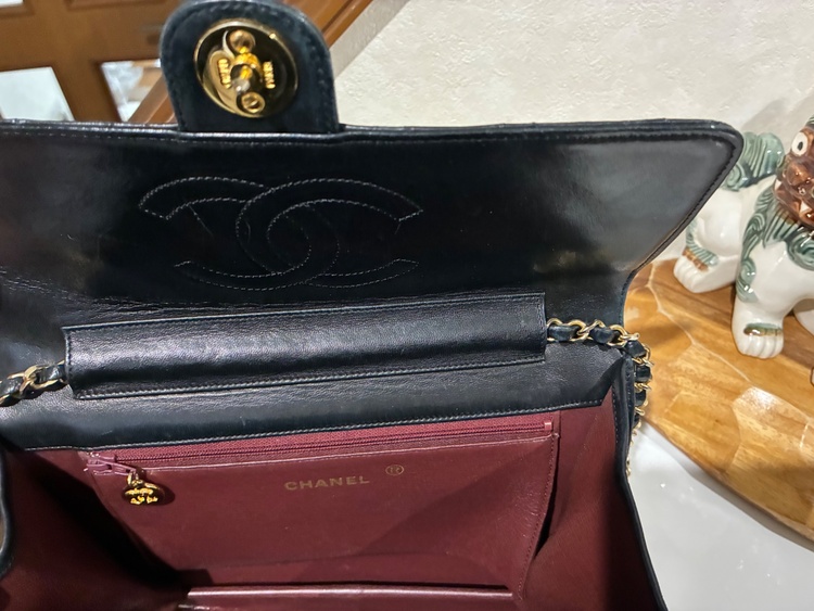 1985年香港ペニンシュラホテル内のCHANEL店で購入しました。その後数回しか使用していません（ブランドバッグ）の商品画像 - 査定依頼日：2026年10月9日 - 最高査定価格：250,000円