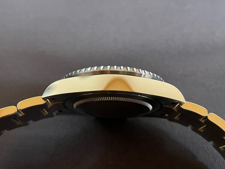 ロレックス GMTマスター （高級時計）の商品画像 - 査定依頼日：2025年4月29日 - 最高査定価格：2,390,000円