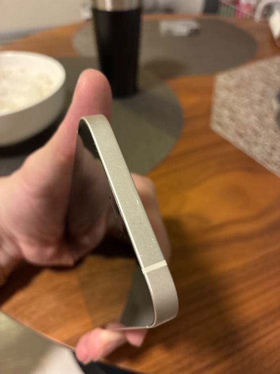 iPhone 12 64GB au（スマホ）の商品画像 - 査定依頼日：2026年4月11日 - 最高査定価格：27,000円