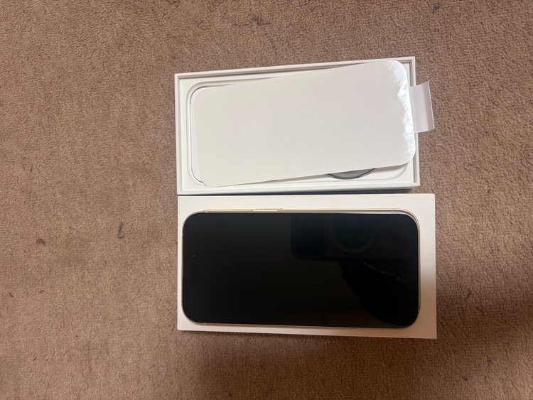 iPhone iPhone 15 128GB docomo（スマホ）の商品画像 - 査定依頼日：2026年8月3日 - 最高査定価格：66,000円