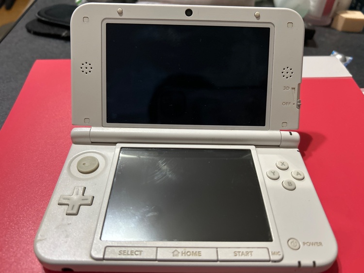 ニンテンドー3DS LL（ゲーム機本体・ゲームソフト）の商品画像 - 査定依頼日：2026年5月10日 - 最高査定価格：10,500円
