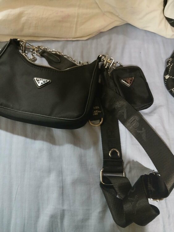 プラダ Re-Edition 2005 Re-Nylon バッグ（ブランドバッグ）の商品画像 - 査定依頼日：2026年8月6日 - 最高査定価格：100,000円