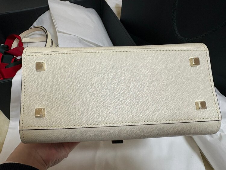 ヴァレクストラ  （ブランドバッグ）の商品画像 - 査定依頼日：2025年3月19日 - 最高査定価格：130,000円