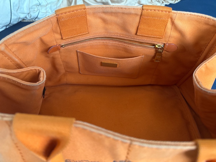 プラダ  （ブランドバッグ）の商品画像 - 査定依頼日：2025年6月9日 - 最高査定価格：50,000円