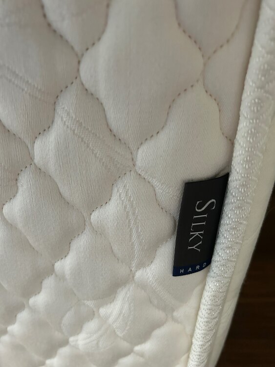 日本ベッド　シルキーポケットマットレス　キングサイズ（家具・寝具）の商品画像 - 査定依頼日：2025年1月14日 - 最高査定価格：5,500円