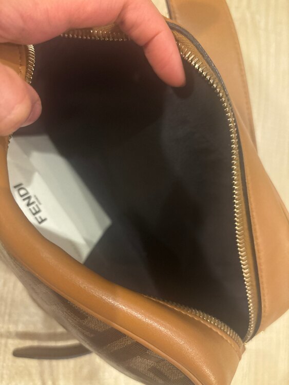 フェンディ  （ブランドバッグ）の商品画像 - 査定依頼日：2025年2月15日 - 最高査定価格：120,000円