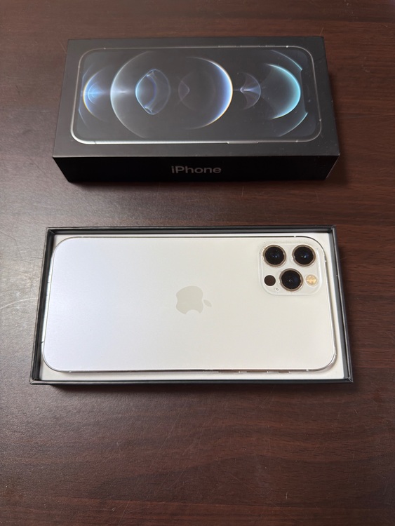 iPhone 12 Pro 128GB docomo（スマホ）の商品画像 - 査定依頼日：2025年10月19日 - 最高査定価格：30,000円