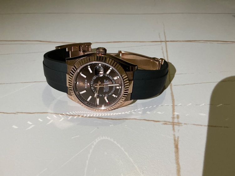 ロレックス スカイドゥエラー 33623（高級時計）の商品画像 - 査定依頼日：2025年8月5日 - 最高査定価格：6,200,000円