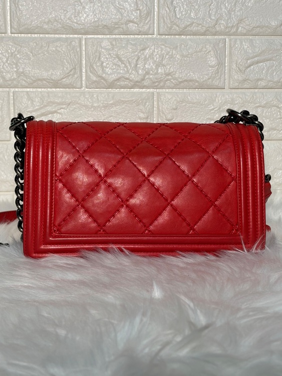 マトラッセ　ボーイシャネル　ラムスキン　レッド（ブランドバッグ）の商品画像 - 査定依頼日：2025年6月18日 - 最高査定価格：300,000円