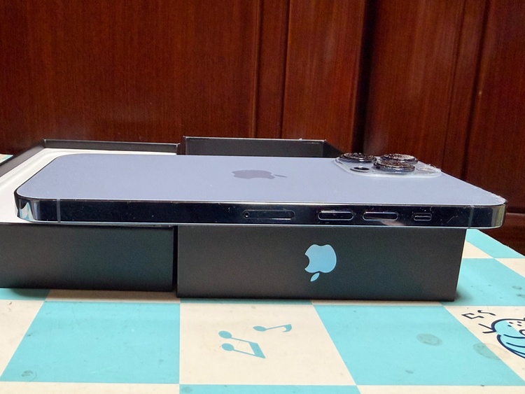 NLJ73J/A（スマホ）の商品画像 - 査定依頼日：2026年2月7日 - 最高査定価格：59,000円