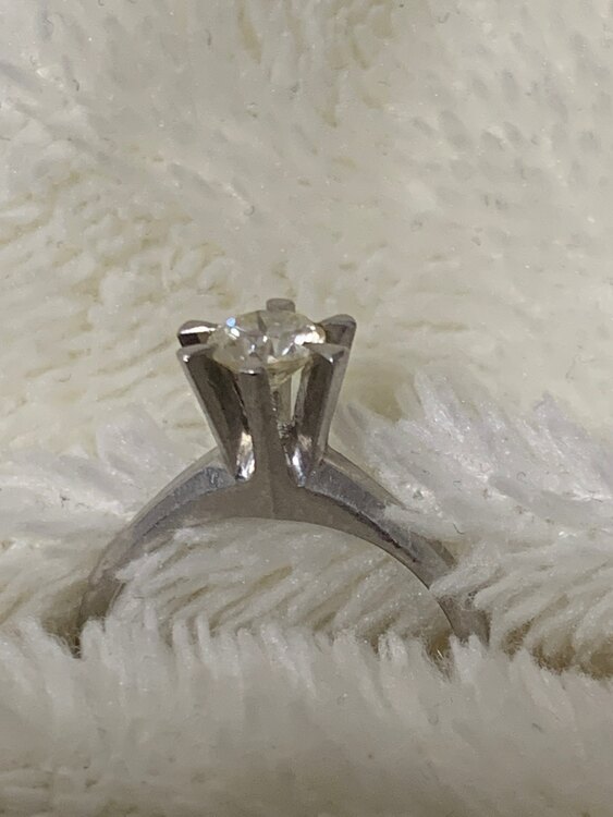 ダイヤ立て爪リング（宝石）の商品画像 - 査定依頼日：2025年5月15日 - 最高査定価格：100,000円