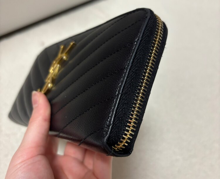 サンローラン　長財布（ブランド財布・小物）の商品画像 - 査定依頼日：2025年3月10日 - 最高査定価格：10,000円