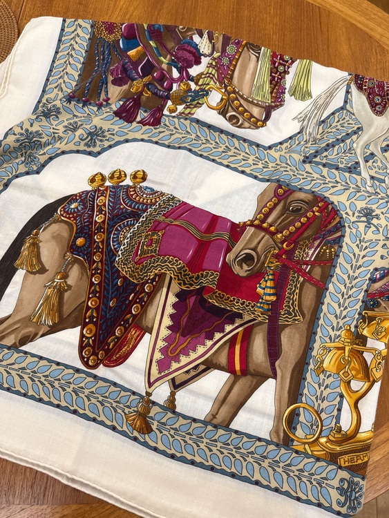 大判スカーフ（古着・ファッション）の商品画像 - 査定依頼日：2025年9月18日 - 最高査定価格：5,000円