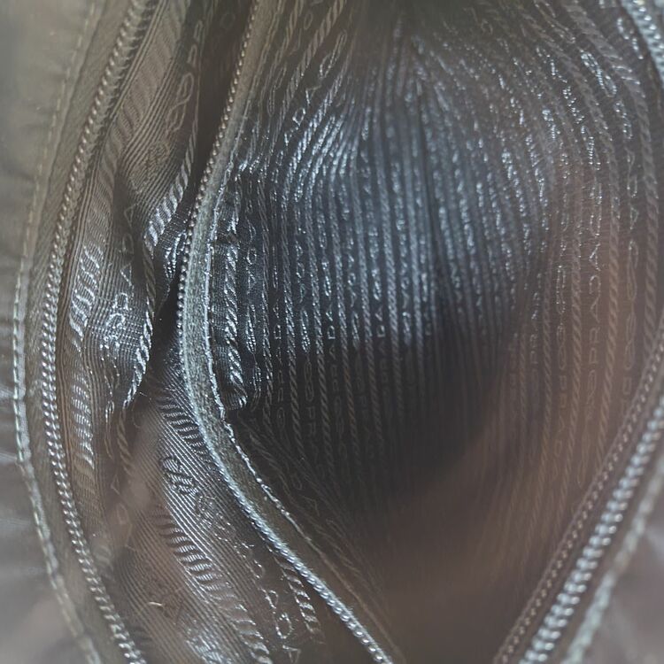 プラダ（ブランドバッグ）の商品画像 - 査定依頼日：2025年11月15日 - 最高査定価格：15,000円