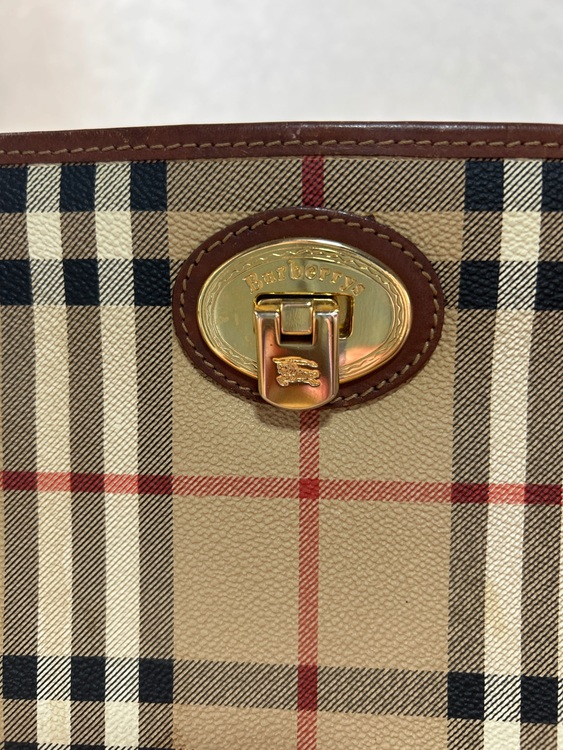バーバリー ハンドバッグ ノバチェック ホース（ブランドバッグ）の商品画像 - 査定依頼日：2025年7月25日 - 最高査定価格：4,000円