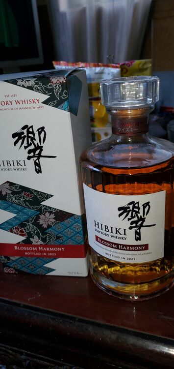 ウイスキー サントリー響 （お酒）の商品画像 - 査定依頼日：2025年9月29日 - 最高査定価格：14,500円