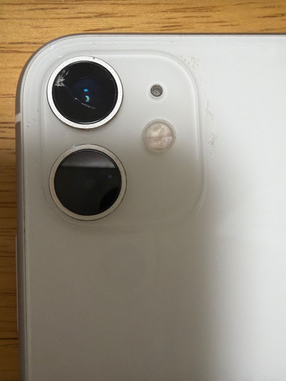 iPhone iPhone11 64GB Softbank（スマホ）の商品画像 - 査定依頼日：2026年8月14日 - 最高査定価格：13,500円