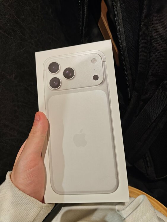 iPhone17ProMax（スマホ）の商品画像 - 査定依頼日：2026年5月15日 - 最高査定価格：165,000円