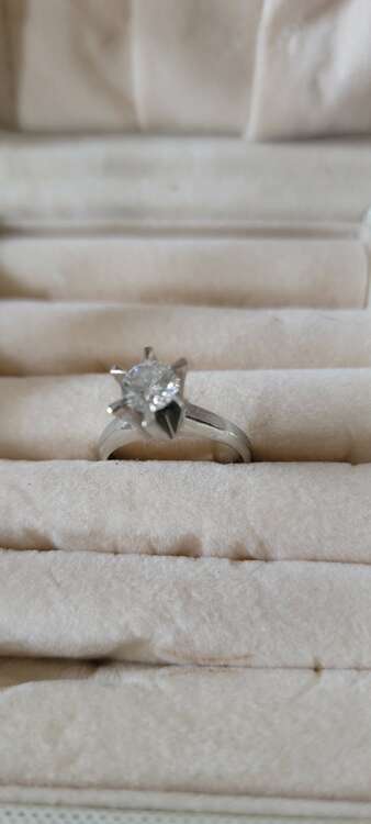 ダイヤ（金・貴金属）の商品画像 - 査定依頼日：2025年5月30日 - 最高査定価格：100,000円