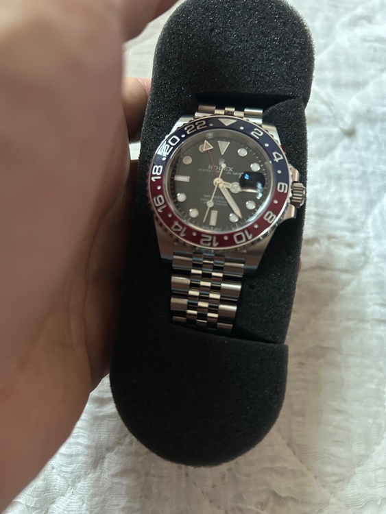 ロレックス GMTマスター 126710blr（高級時計）の商品画像 - 査定依頼日：2025年8月30日 - 最高査定価格：3,250,000円