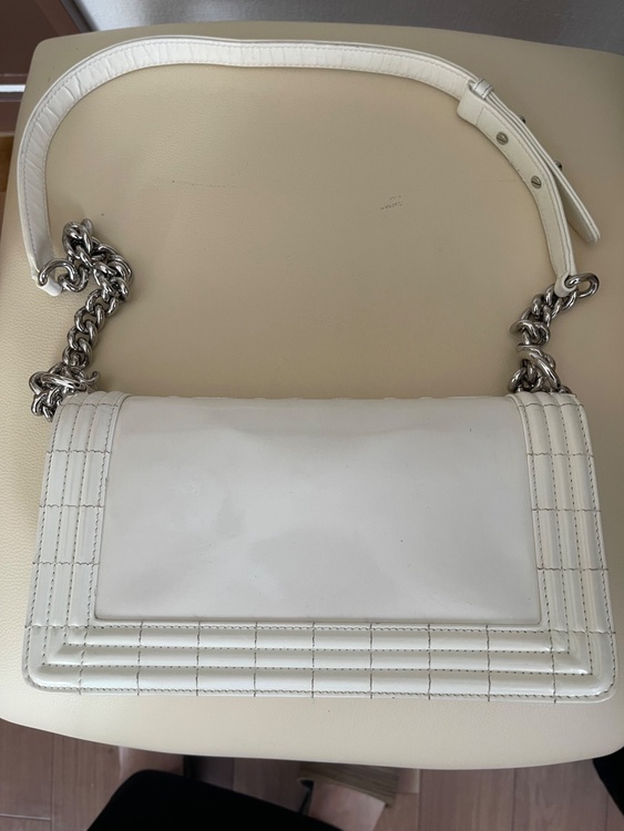 CHANEL エナメル　チェーンショルダー（ブランドバッグ）の商品画像 - 査定依頼日：2026年7月10日 - 最高査定価格：300,000円