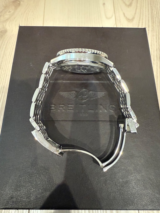 ブライトリング ナビタイマー A022B01n（高級時計）の商品画像 - 査定依頼日：2025年11月25日 - 最高査定価格：550,000円