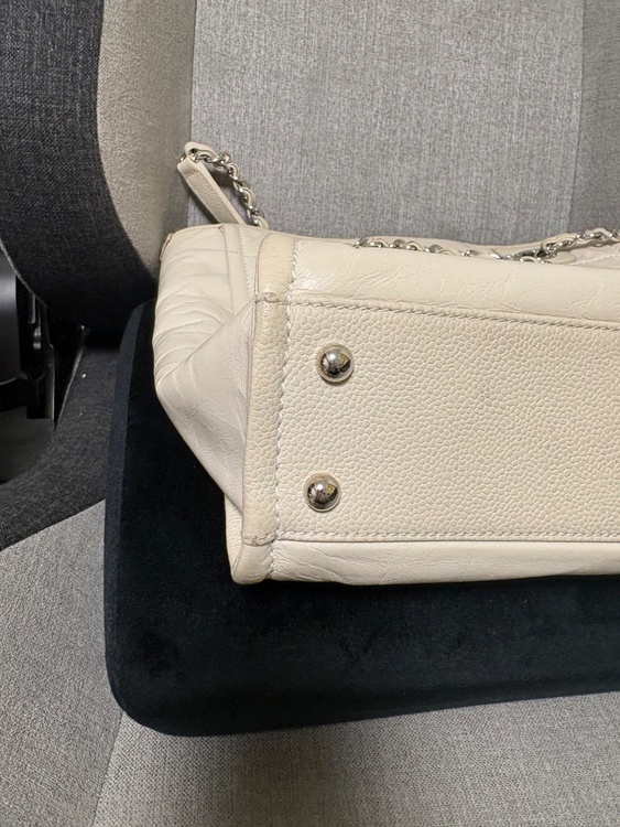 ドーヴィル　レザー（ブランドバッグ）の商品画像 - 査定依頼日：2026年4月2日 - 最高査定価格：220,000円