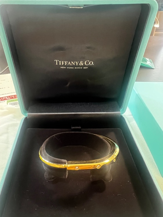 ティファニーロックバングル（金・貴金属）の商品画像 - 査定依頼日：2025年6月18日 - 最高査定価格：750,000円