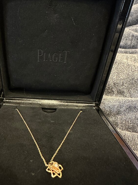 ピアジェ　ローズ　ネックレス（宝石）の商品画像 - 査定依頼日：2024年12月24日 - 最高査定価格：200,000円