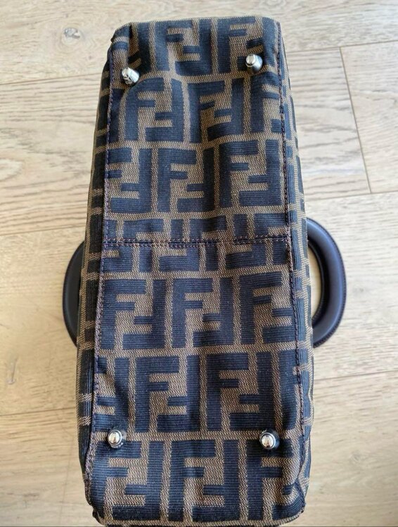 フェンディ ハンドバッグ ズッカ マンマ（ブランドバッグ）の商品画像 - 査定依頼日：2025年4月17日 - 最高査定価格：40,000円