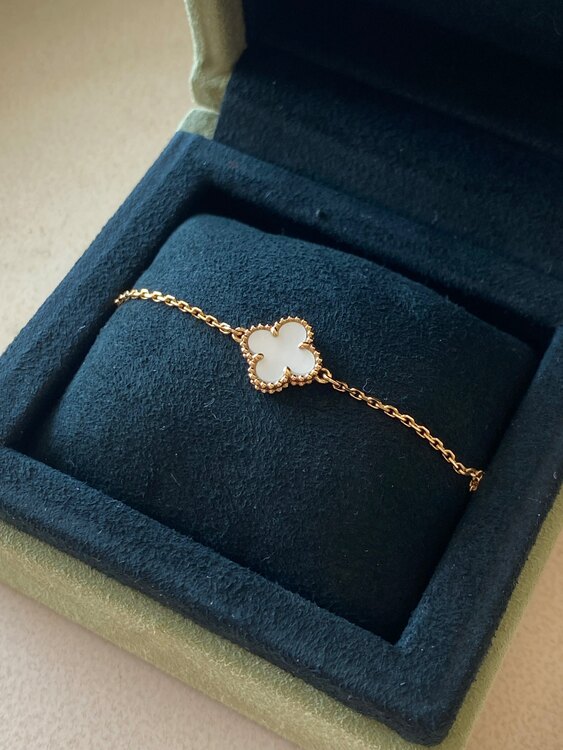 ヴァンクリーフ&アーペル スウィート　アルハンブラ　ブレスレット（金・貴金属）の商品画像 - 査定依頼日：2024年2月25日 - 最高査定価格：150,000円