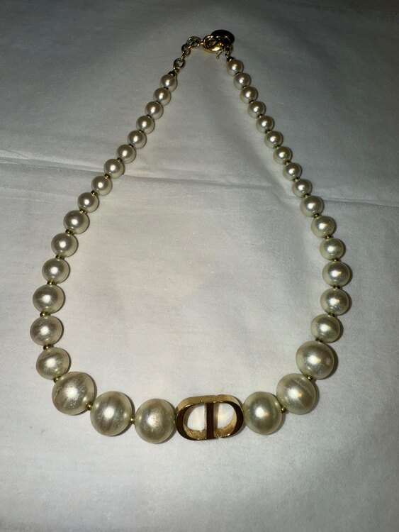 30 Montaigne ショートネックレス（ブランド財布・小物）の商品画像 - 査定依頼日：2025年2月13日 - 最高査定価格：18,000円