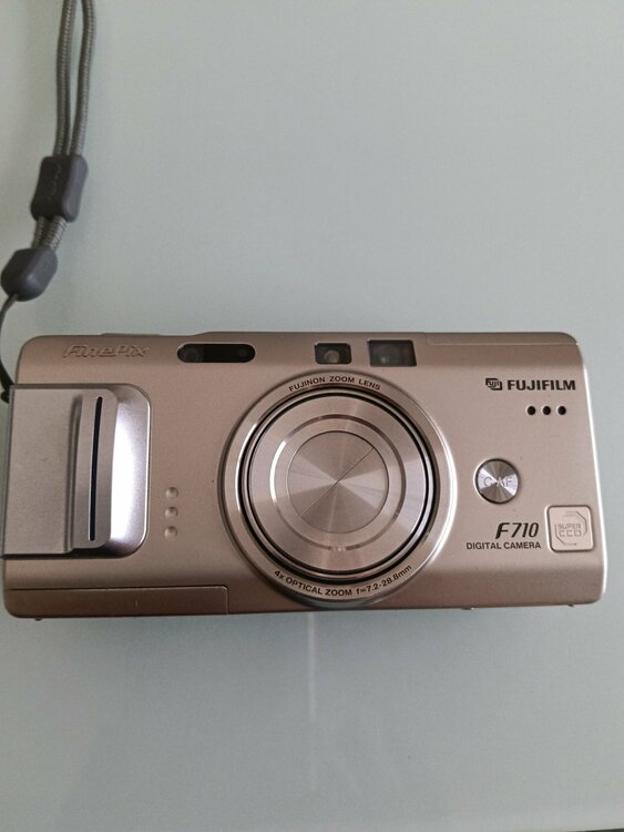 Finepix ７１０（カメラ）の商品画像 - 査定依頼日：2026年9月24日 - 最高査定価格：10,000円