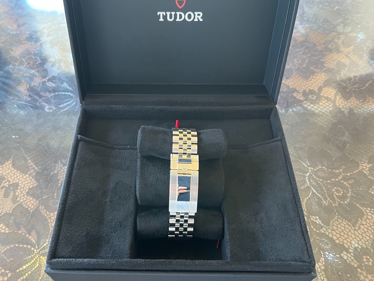 ブラックベイ54ラグーンブルー（高級時計）の商品画像 - 査定依頼日：2025年9月20日 - 最高査定価格：700,000円