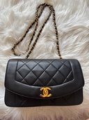 CHANEL ダイアナフラップ　黒　2番台（ブランドバッグ）の商品画像 - 査定依頼日：2026年10月7日 - 最高査定価格：400,000円